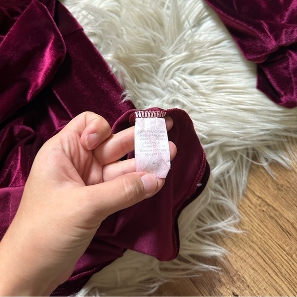 LUCY IN THE SKY Off The Shoulder Wine Velvet Dress - Picture 6 of 6